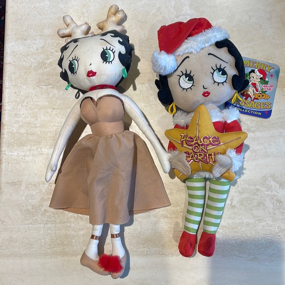 2 dolls Betty Boop christmas Collection